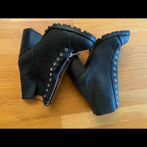 Black Report Signature boots. Women’s size 8. - Picture 1 of 5